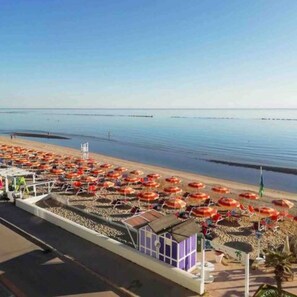 Beach nearby - Apartment 'Via Verdi 14' with Sea View, Shared Terrace and Wi-Fi (Mondolfo)