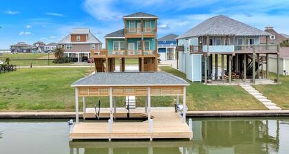Fisherman's Delight - Anglers will love this bayside beauty w/ boat slip/lift