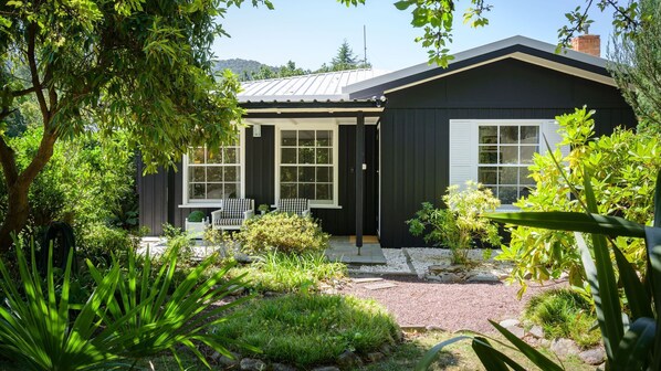 Exterior - Golden Pine Retreat. (Bright)