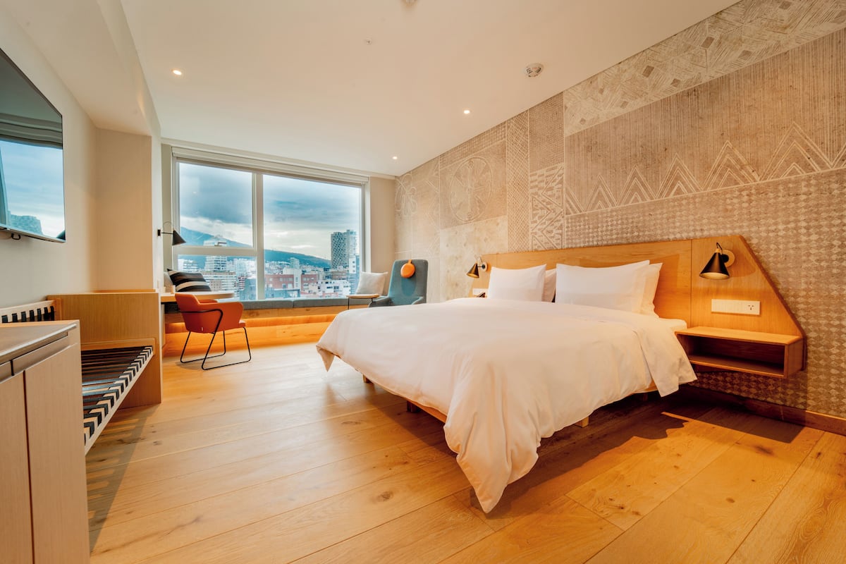 Premium Room, Accessible Bathtub (Premium King) | Egyptian cotton sheets, premium bedding, down duvets, memory-foam beds