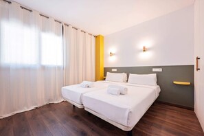 2 chambres, bureau, fer et planche à repasser, Wi-Fi gratuit