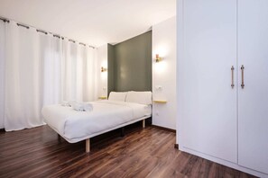 3 makuuhuonetta, silitysrauta/-lauta, ilmainen Wi-Fi, vuodevaatteet