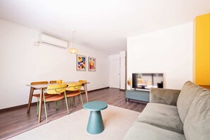 TV - Sweett | Bailen B3 - Two Bedroom Apartment, Sleeps 5 (Barcelona)