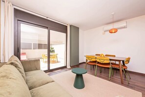 TV - Sweett | Bailen B3 - Two Bedroom Apartment, Sleeps 5 (Barcelona)