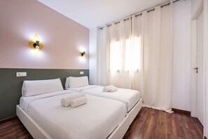 2 slaapkamers, een bureau, een strijkplank/strijkijzer, gratis wifi