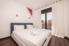 2 makuuhuonetta, työpöytä, silitysrauta/-lauta, ilmainen Wi-Fi