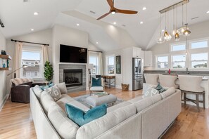 TV, lareira, DVD player