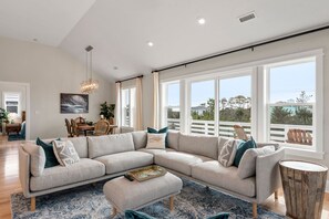 TV, lareira, DVD player