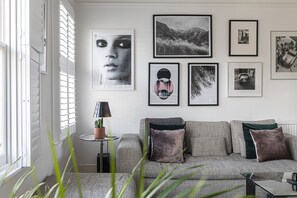 Living area - JOIVY Deluxe 2bed apartment with terrace (London)