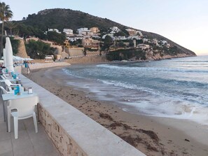 Plage à proximité, chaises longues