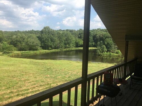 a cozy, quiet, rural hideaway close to everything3