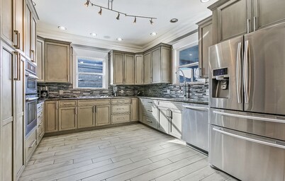 No Cleaning Fees. Front row Endymion Hang Out. City Park Luxury.