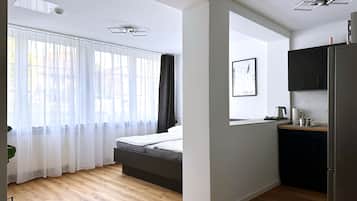 Comfort studio, 1 queensize bed, keuken | Een bureau, verduisterende gordijnen, gratis wifi, beddengoed