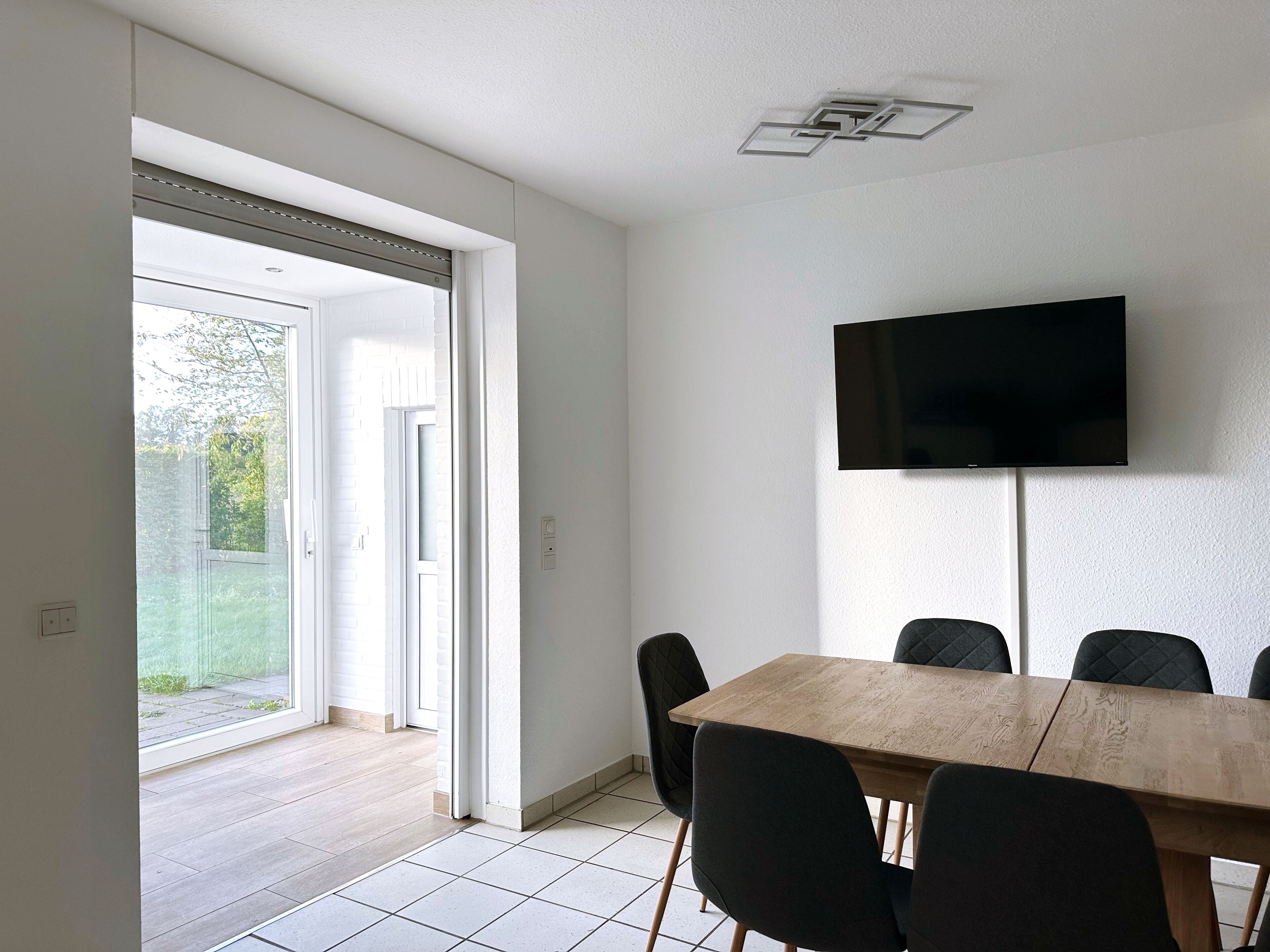 Casa Confort, 6 habitaciones | Cocina privada | Refrigerador, microondas, parrilla de estufa y cafetera y tetera 