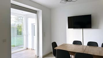 Casa Confort, 6 habitaciones | Cocina privada | Refrigerador, microondas, parrilla de estufa y cafetera y tetera