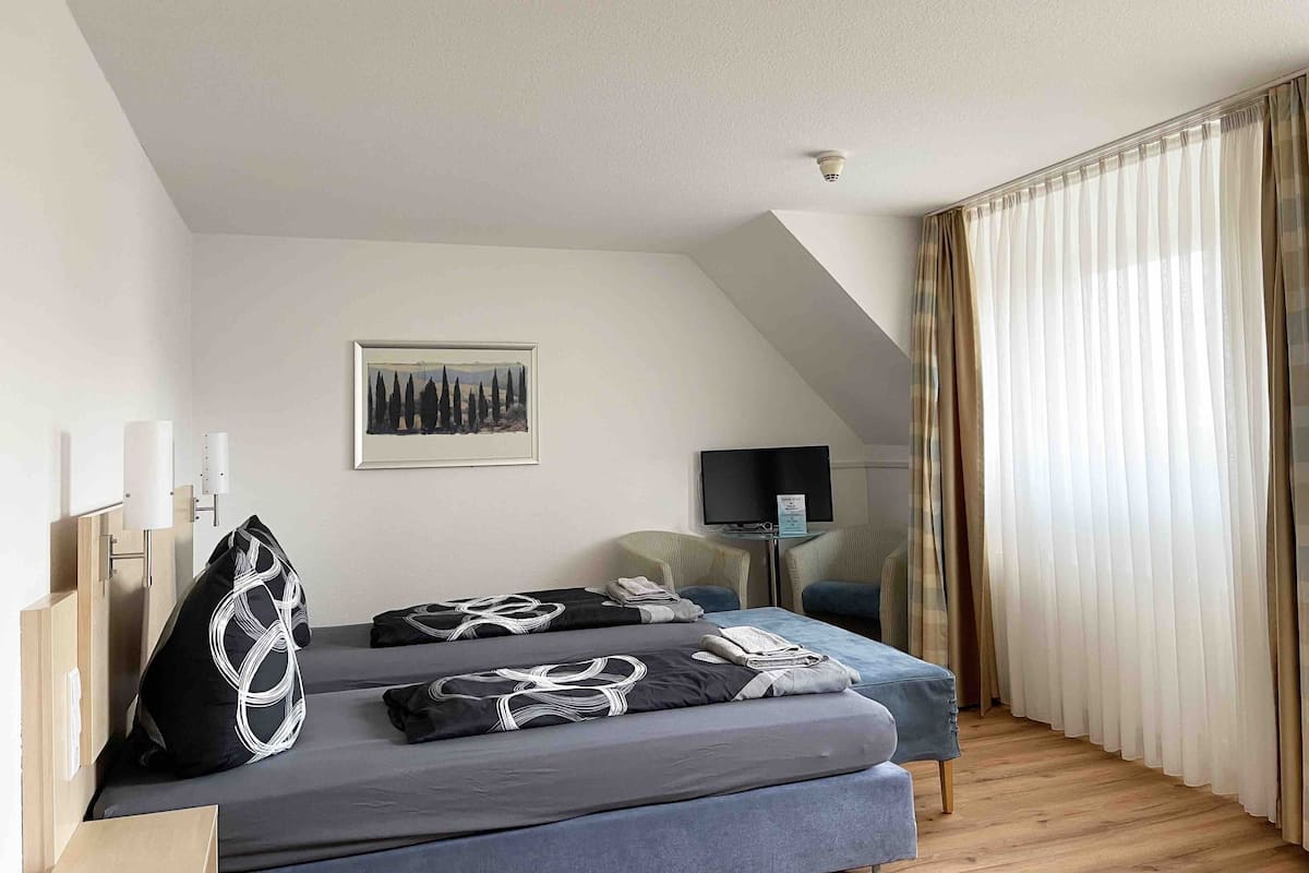 Comfort studio, 2 eenpersoonsbedden, keuken | Een bureau, verduisterende gordijnen, gratis wifi, beddengoed