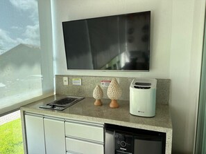 Full-sized fridge, microwave, oven, stovetop - Flat 306 Villa Hípica Gravata (Gravata)