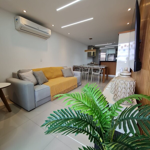 60-inch Smart TV with cable channels, TV - Flat 306 Villa Hípica Gravata (Gravata)