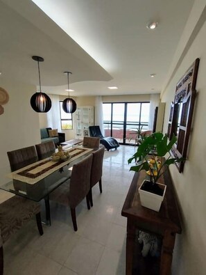 Apartamento panorámico, 2 habitaciones, vistas a la playa | 2 dormitorios y wifi gratis