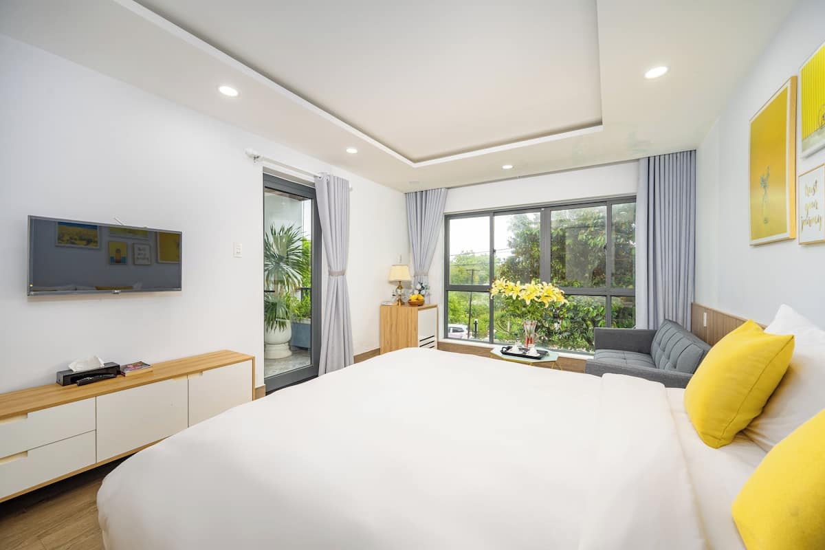 Deluxe Double Room, Pool View | Free minibar items, desk, laptop workspace, soundproofing