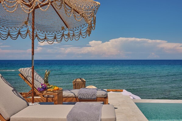 Seasonal outdoor pool, pool umbrellas, pool loungers - Ducato di Zante (Zakynthos)