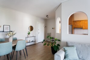 43-inch Smart TV with digital channels, TV, fireplace - Signature 2BR Apartment in Marousi (Marousi)