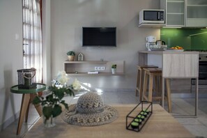 Fridge, microwave, oven, stovetop - App. B - Grünes Appartment (Vir)