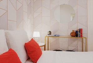 1 bedroom, bed sheets