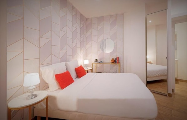 1 bedroom, bed sheets