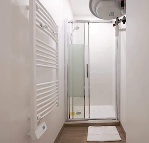 Shower, towels
