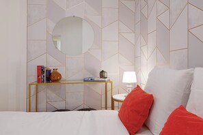 1 bedroom, bed sheets