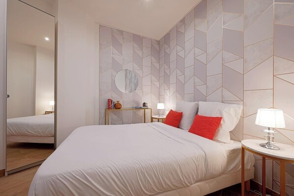1 bedroom, bed sheets