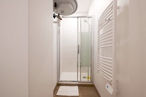 Shower, towels