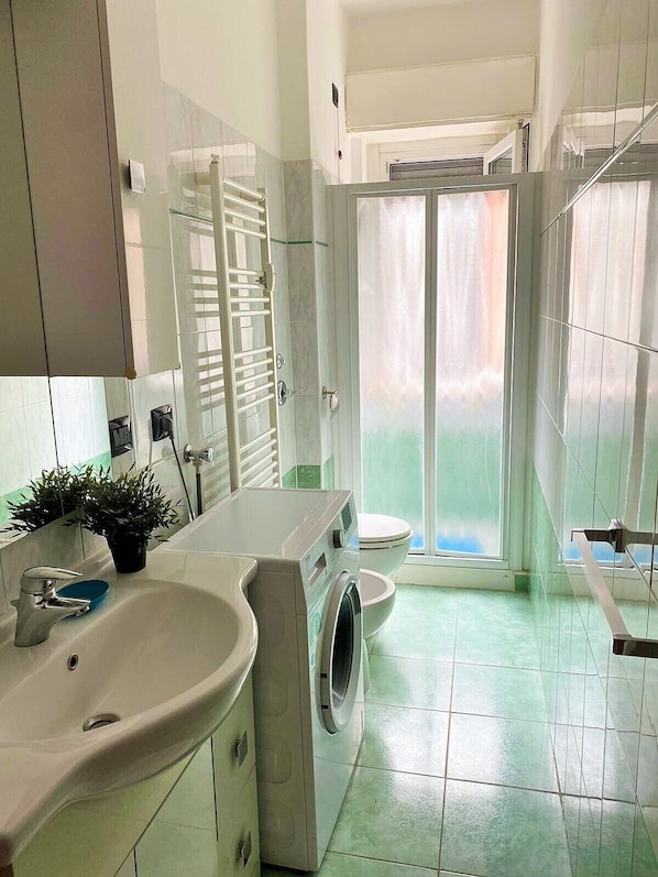 Classic-Apartment | Badezimmer | Haartrockner, Bidet, Handtücher