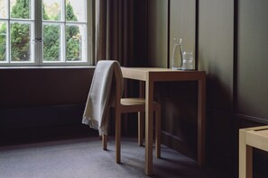 经典双人房 | 熨斗/熨板、免费 WiFi、床单