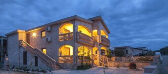 apartment C - Red Apartment