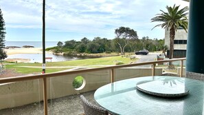 Outdoor dining - POINT BRINER 2- In the heart of town. (South West Rocks)