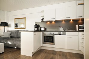 Køleskab, mikrobølgeovn, ovn, kogeplade