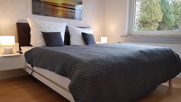 4 bedrooms, travel crib, free WiFi