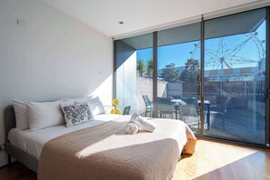 4 Schlafzimmer, Schreibtisch, Bügeleisen/Bügelbrett, WLAN