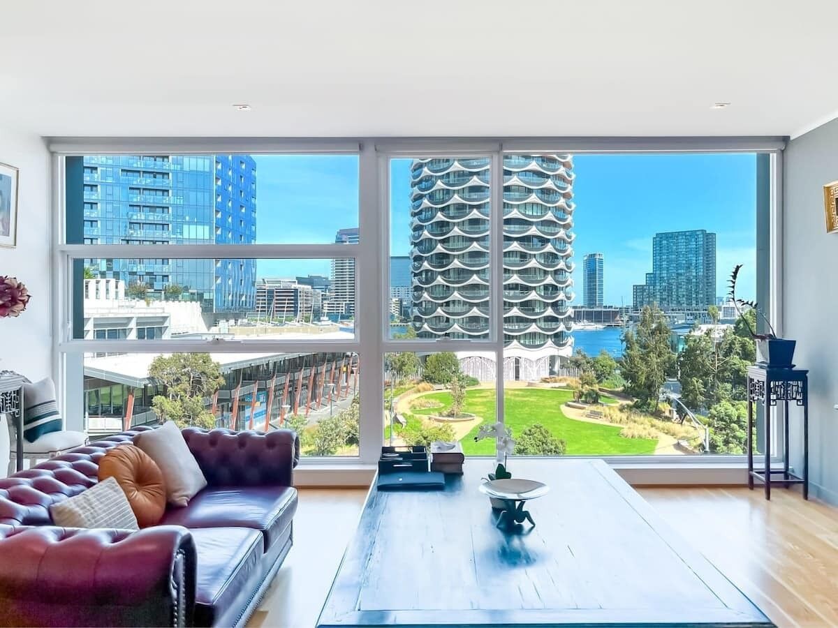 电视、壁炉、立体声音响、办公室