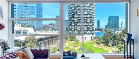 Fernseher, Kamin, Arbeitsbereiche