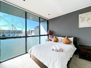 4 bedrooms, desk, iron/ironing board, WiFi
