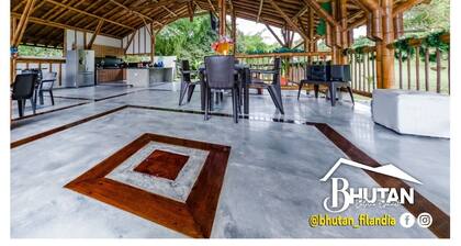 Family Suite for 6 with private bathroom and living area
