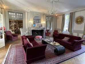 TV, fireplace, books, stereo