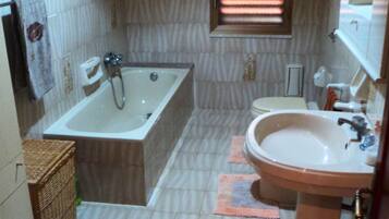 Dusche, Bidet, Handtücher