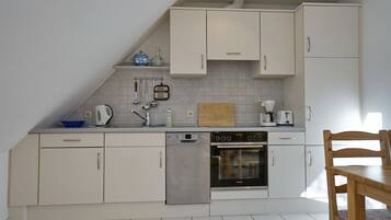 Réfrigérateur, four, plaque de cuisson, lave-vaisselle