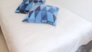 Economy Room | 1 bedroom, iron/ironing board, free WiFi