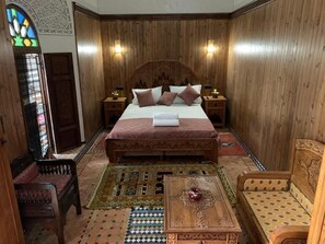 1 bedroom, in-room safe, free WiFi, bed sheets - Room for up to 4 people in a Riad renovated in the Moroccan architectural style (MEKNES)