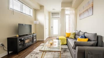 Premium Townhome, 1 Bedroom, Kitchen, City View | Living area | Flat-screen TV, Netflix, streaming services